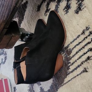 NWOT Frye Ankle Boot